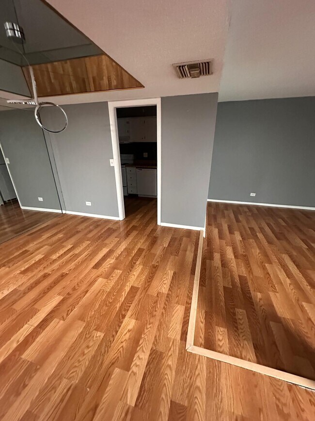 Building Photo - 3680 Inverrary Dr