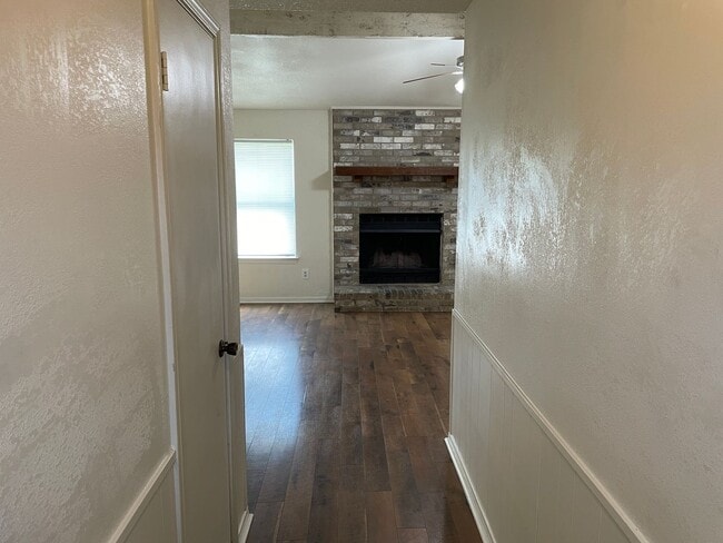 Building Photo - 2102 El Dorado Dr