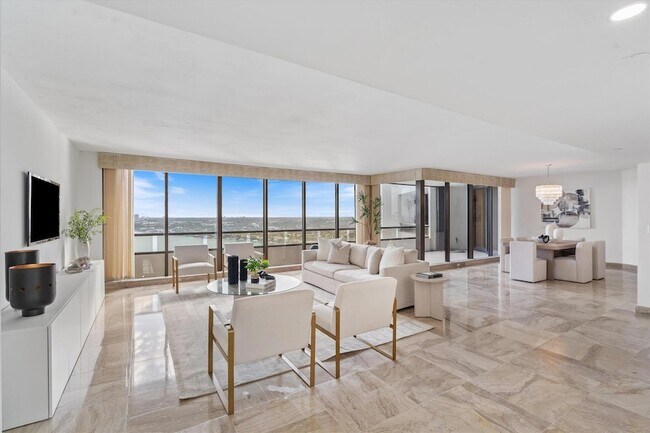 Building Photo - 100 Lakeshore Dr