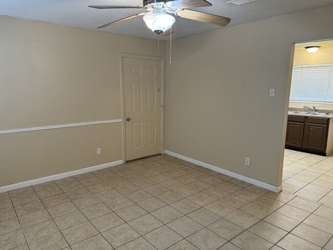 Building Photo - 16607 David Glen Dr