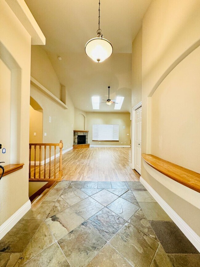 Building Photo - Stunning Executive 4 Bedroom 2 Bath Home in Northwest Loveland - 3-Car Garage and neighborhood po...