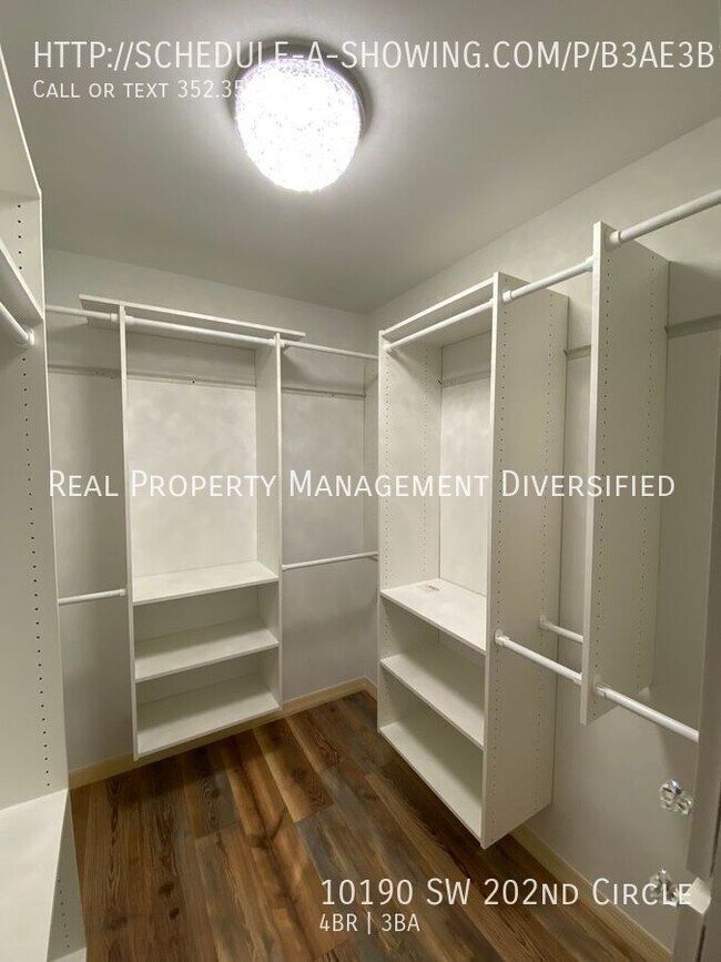 Building Photo - Rainbow Springs  Woodlands - 4/3/2 - Plus ...