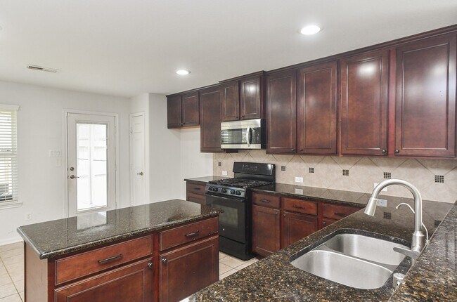 Building Photo - 18302 Mable Pond Ln