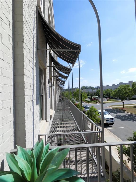 Building Photo - 871 3rd St