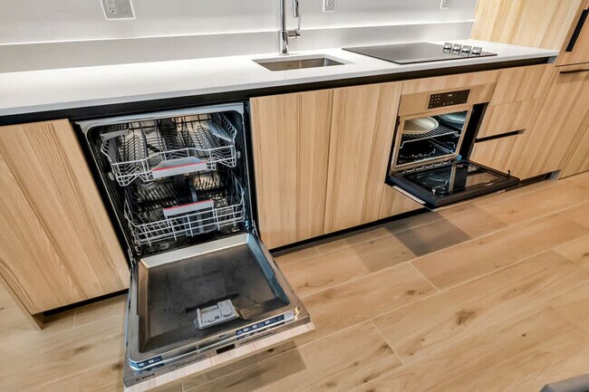 Building Photo - 225 N Miami Ave