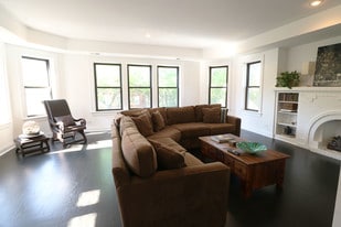 Building Photo - 2209 W Arthur Ave