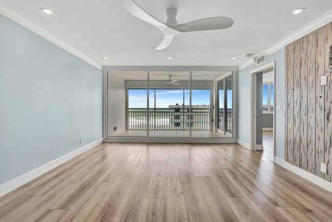 Building Photo - 911 Ocean Dr