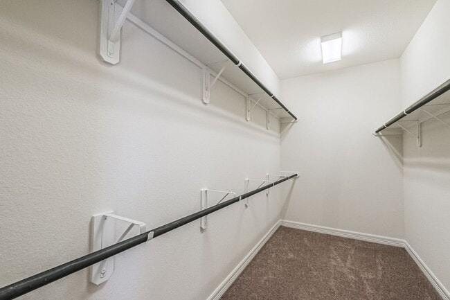 Building Photo - Furnished 3BR 3 Story Townhome