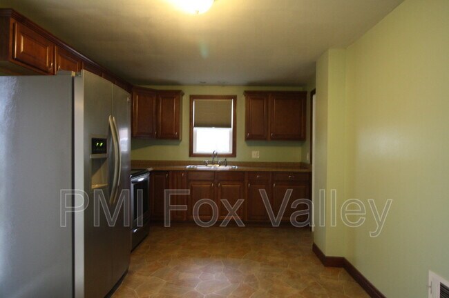 Building Photo - 826 Tayco St