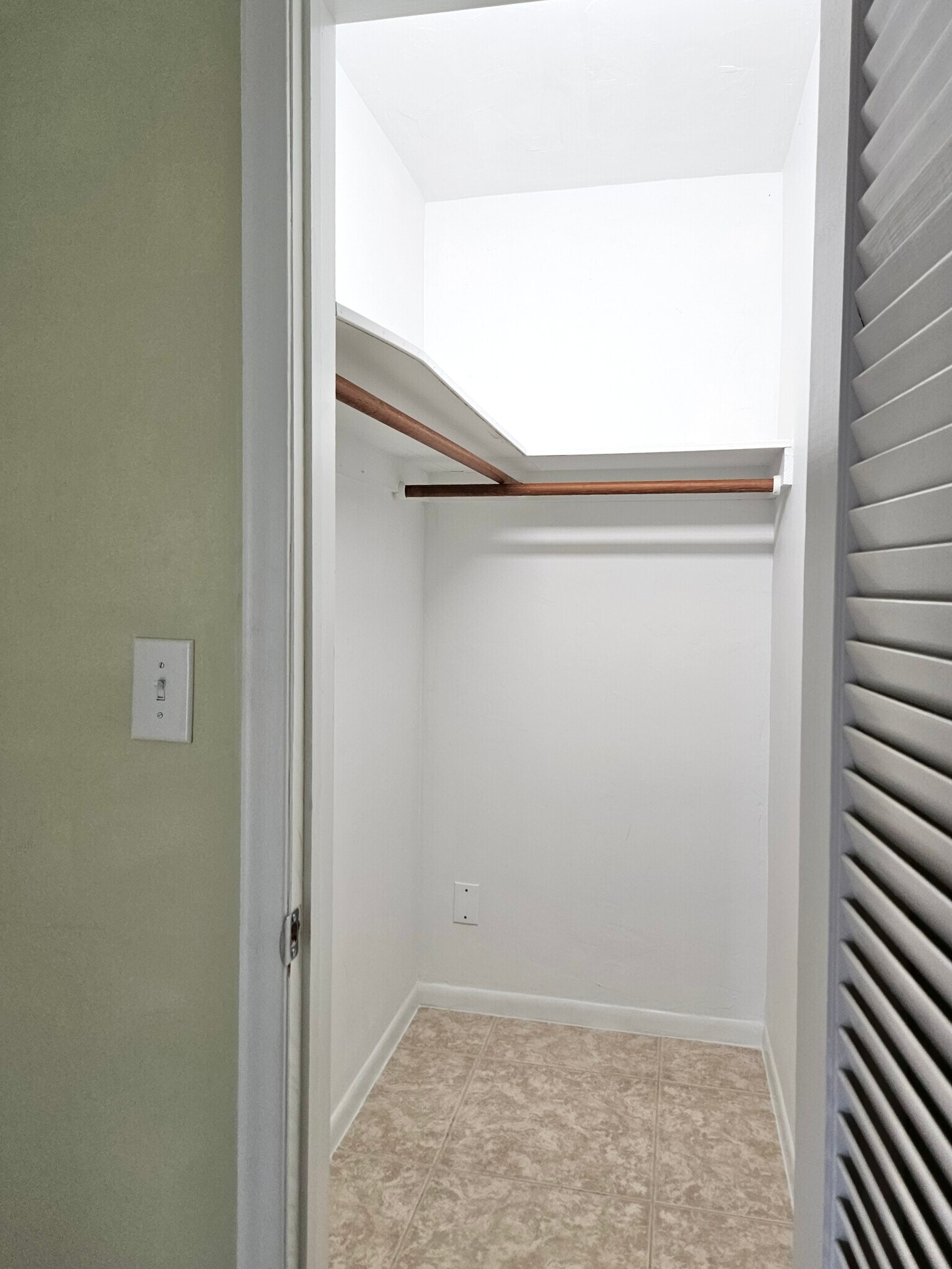 Building Photo - 1950 Lake Osborne Dr