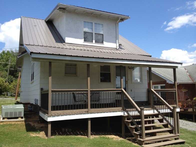 Building Photo - 923 E Hillcrest Dr