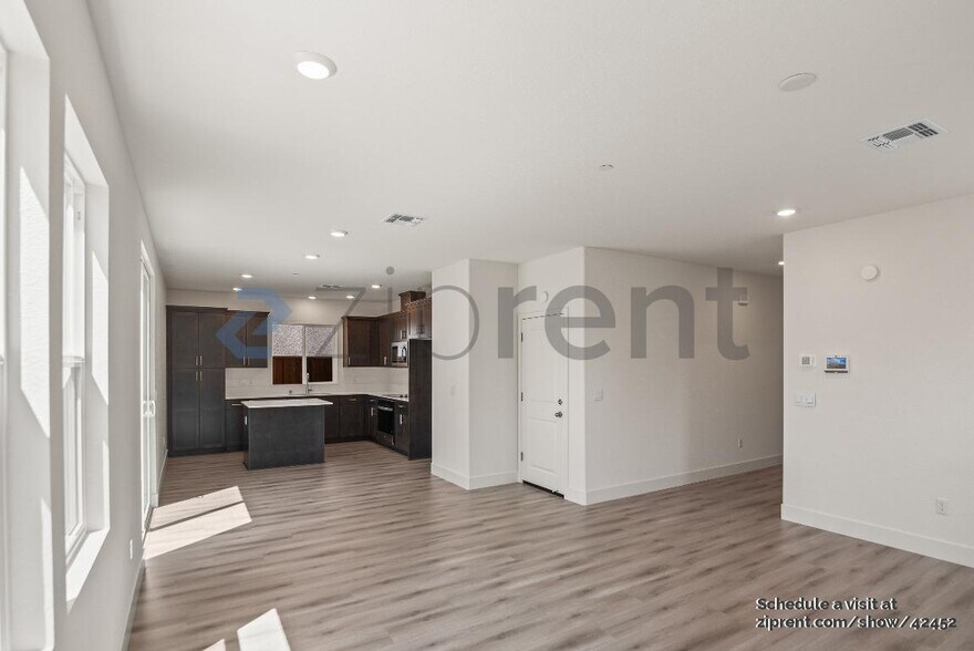 Building Photo - 24771 Manzanita Dr