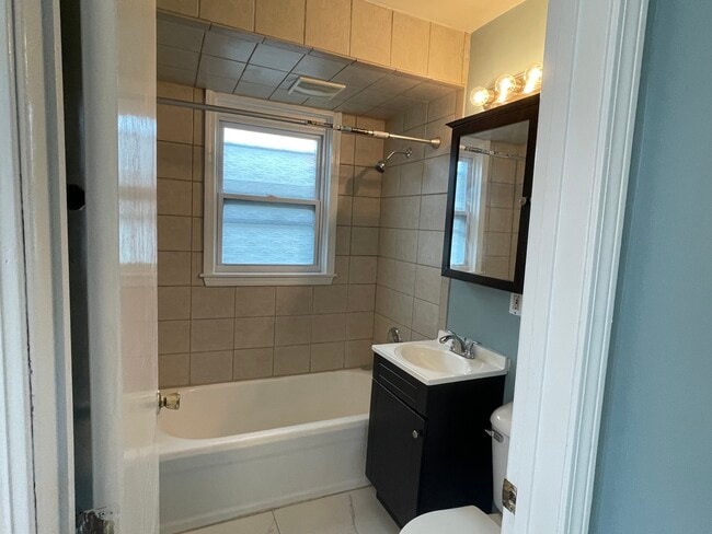 Building Photo - 114 E Richmond St