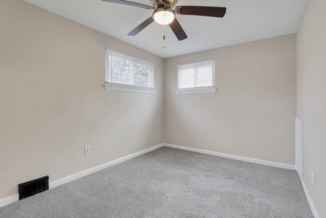 Building Photo - 898-900 Racine Ave