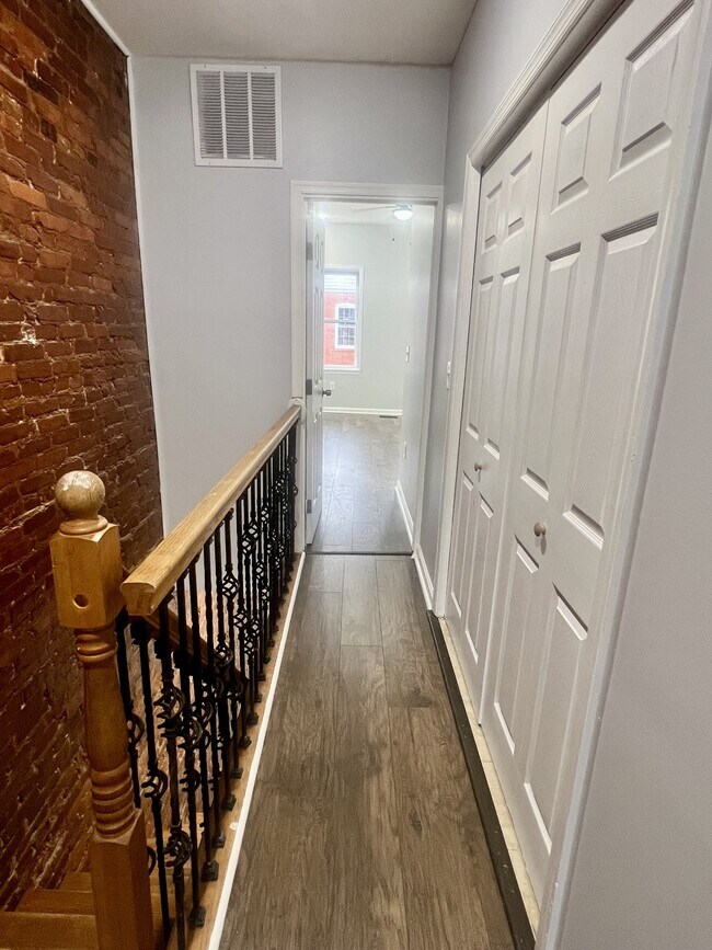 Building Photo - 808 N Streeper St