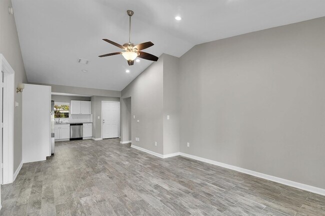 Building Photo - 3539 Balboa Cir