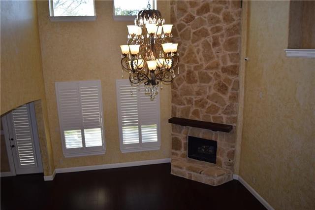 Building Photo - 115 Oakwood Ln