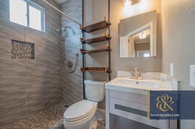 Building Photo - 520 Natoma St