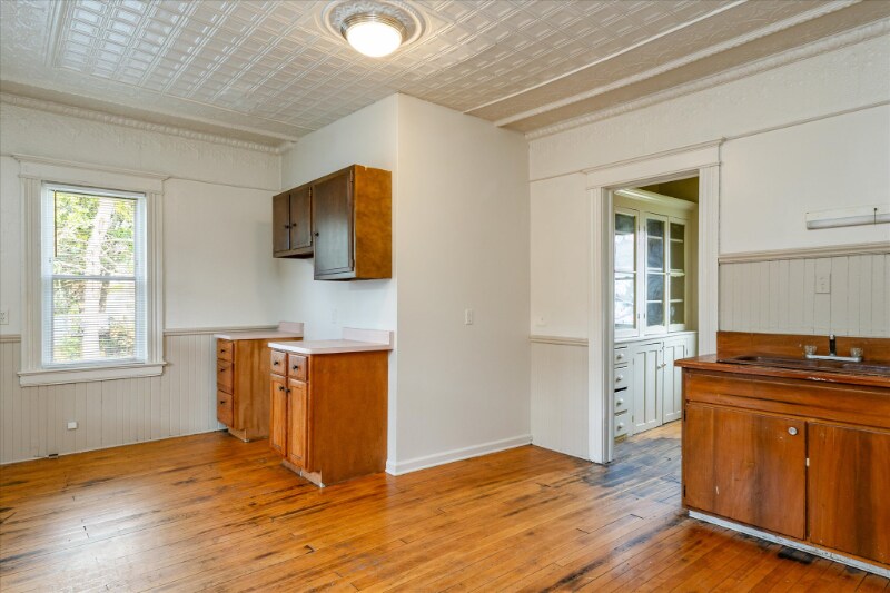 Building Photo - 1221 N Clinton Ave