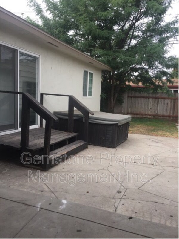 Building Photo - 4938 Art St