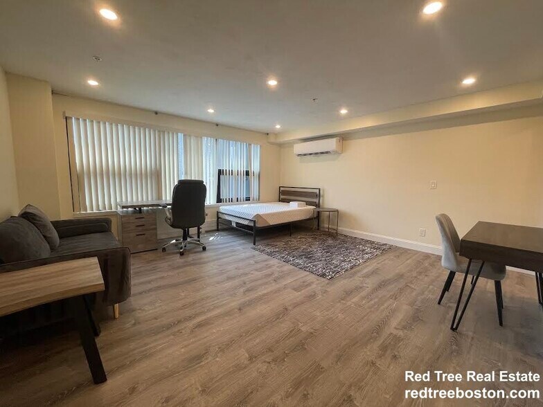 Building Photo - 1028a Commonwealth Ave