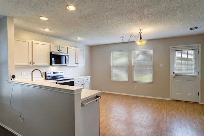 Building Photo - 4608 Cedar Crest Dr