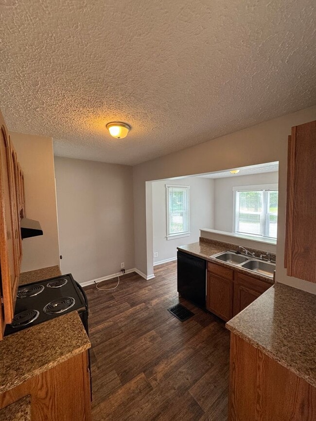 Building Photo - Warren Twp - 3 BR home