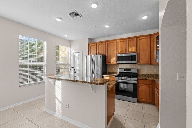 Building Photo - 3008 Bayshore Pointe Dr
