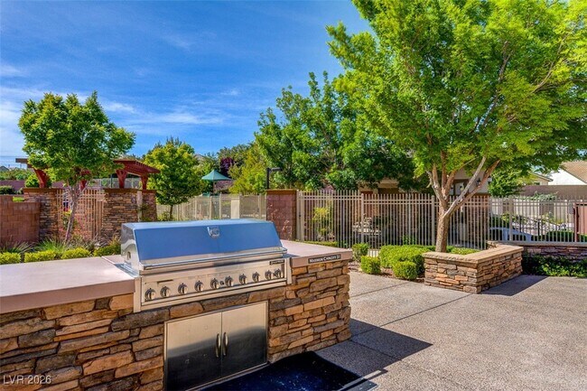 Building Photo - 10625 Mt Jefferson Ave