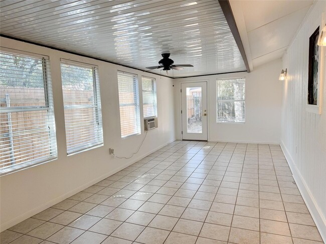 Building Photo - 11910 Stout Oak Trail