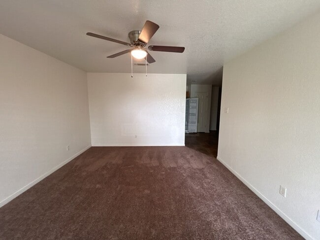 Building Photo - 308 Cedar Ridge Dr