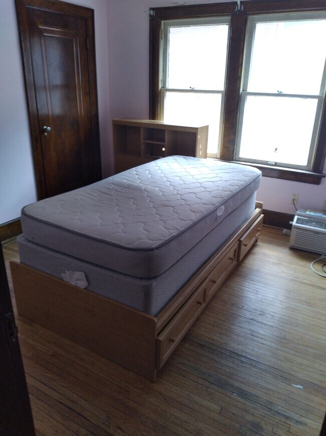 Middle Bedroom - 43 N Ogden Ave