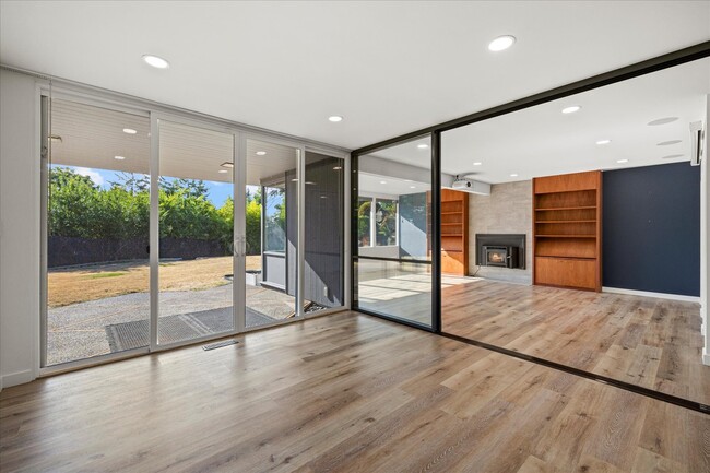 Building Photo - 9 Maple Ln