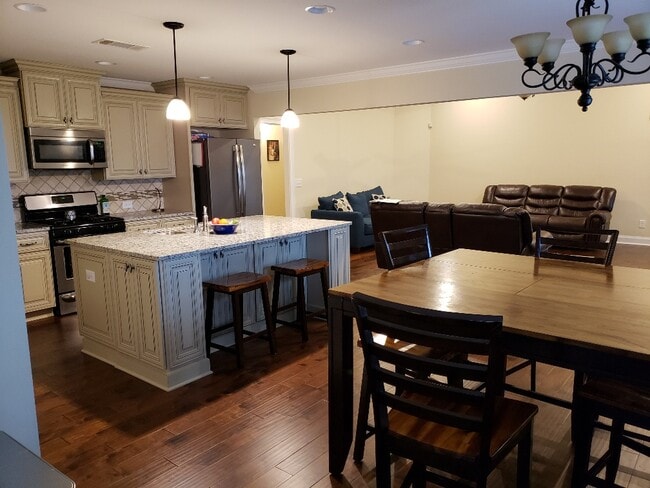 Building Photo - 972 Wheat Ridge Dr