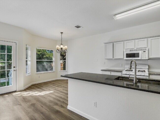 Building Photo - 1102 Brashear Ln