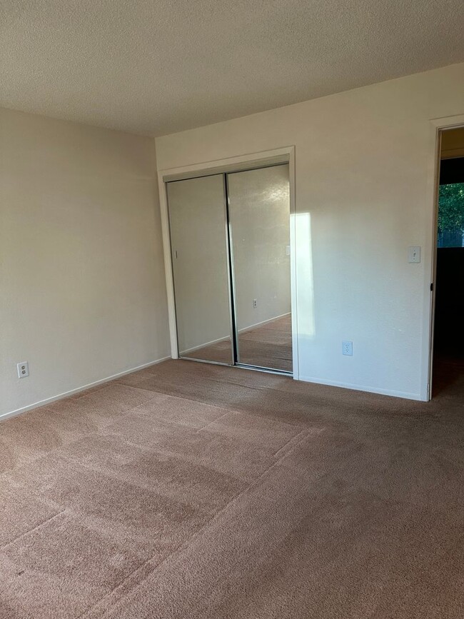 Building Photo - 8741 Flamingo Dr