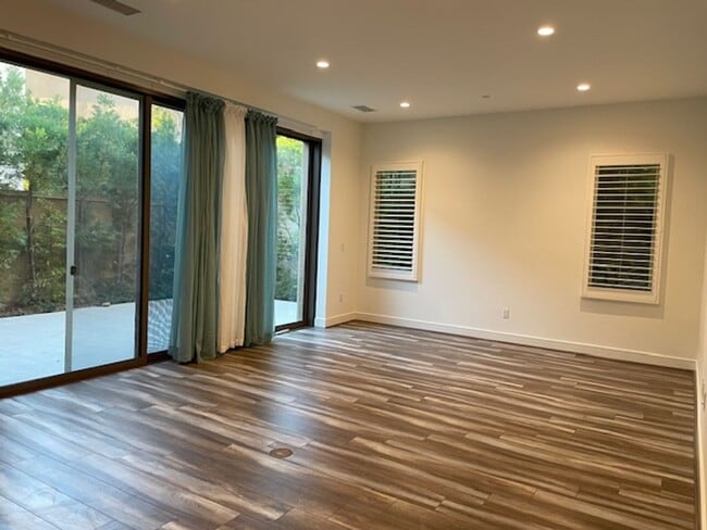 Building Photo - Newer home In Los Olivos