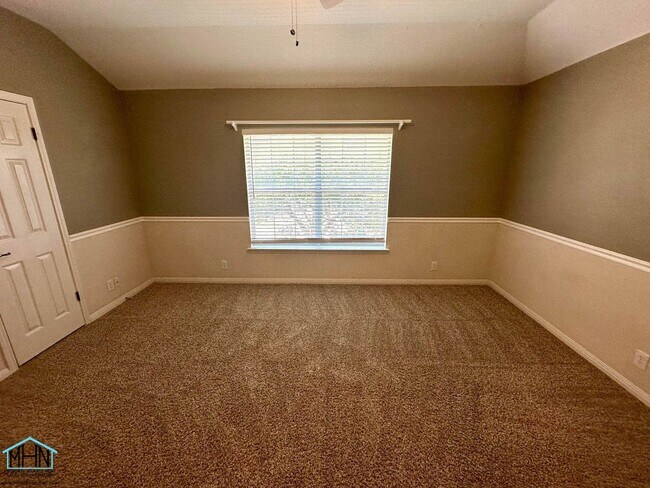 Building Photo - BEAUTIFUL 4 bed/2.5 bath near Stone Oak, j...