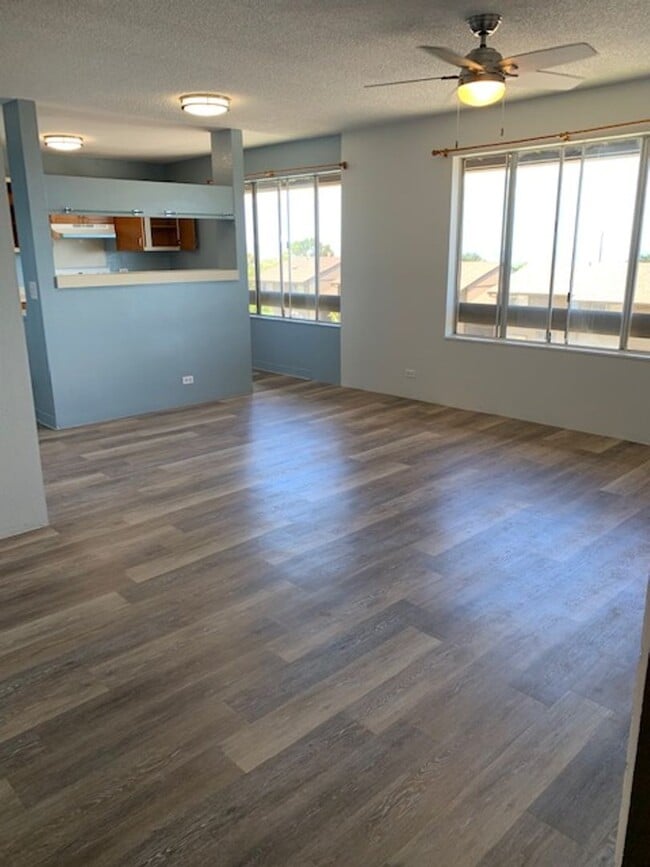 Building Photo - Palehua Villas, newly renovated breezy 3 bed, 2 ba, 2 parking stalls, water/sewer