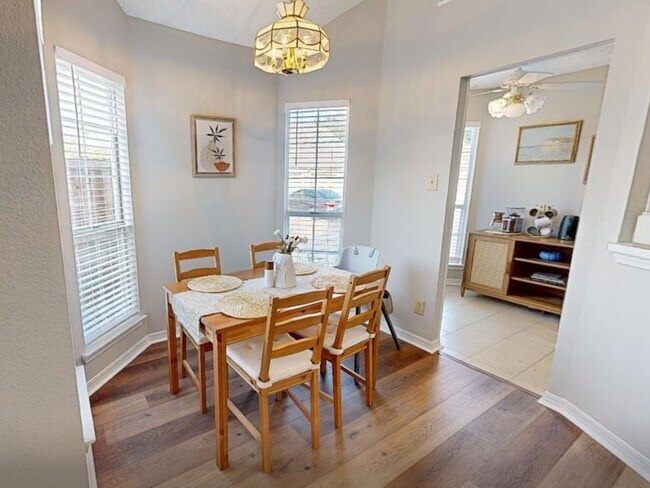 Building Photo - 18024 Whispering Gables Ln