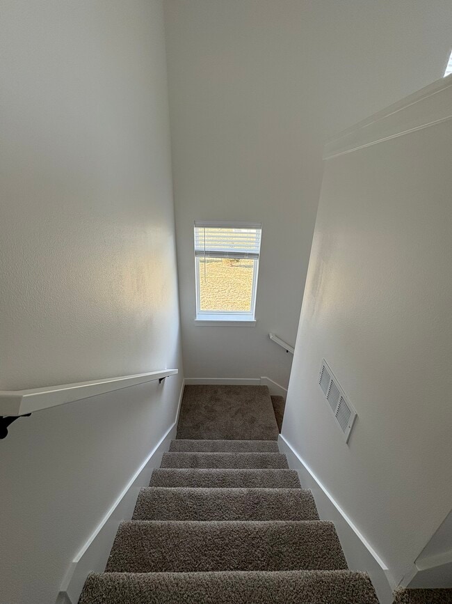 Building Photo - 216 Nw Waverly Dr