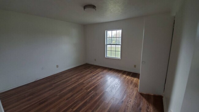 Building Photo - 3357 Meadow Ln