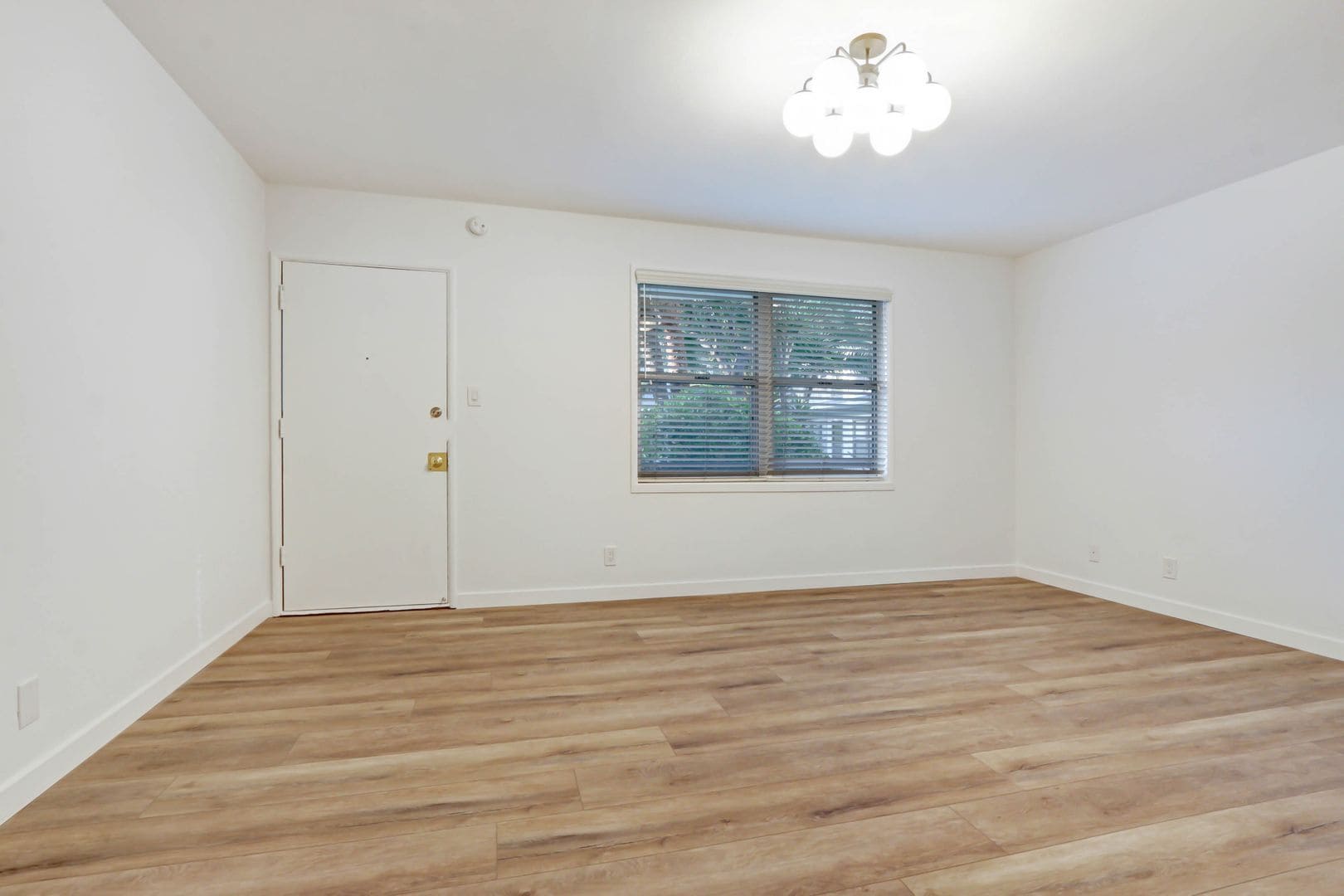 Building Photo - 300 California Ave