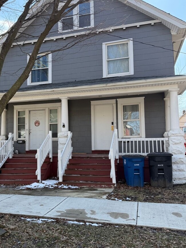 Building Photo - 10415-10415 Bernard Ave