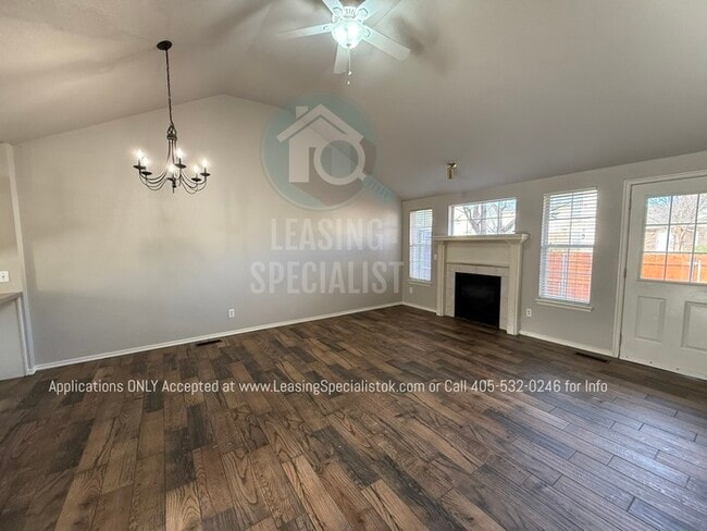 Building Photo - West Norman 3 Bed 2 Bath Garden home!