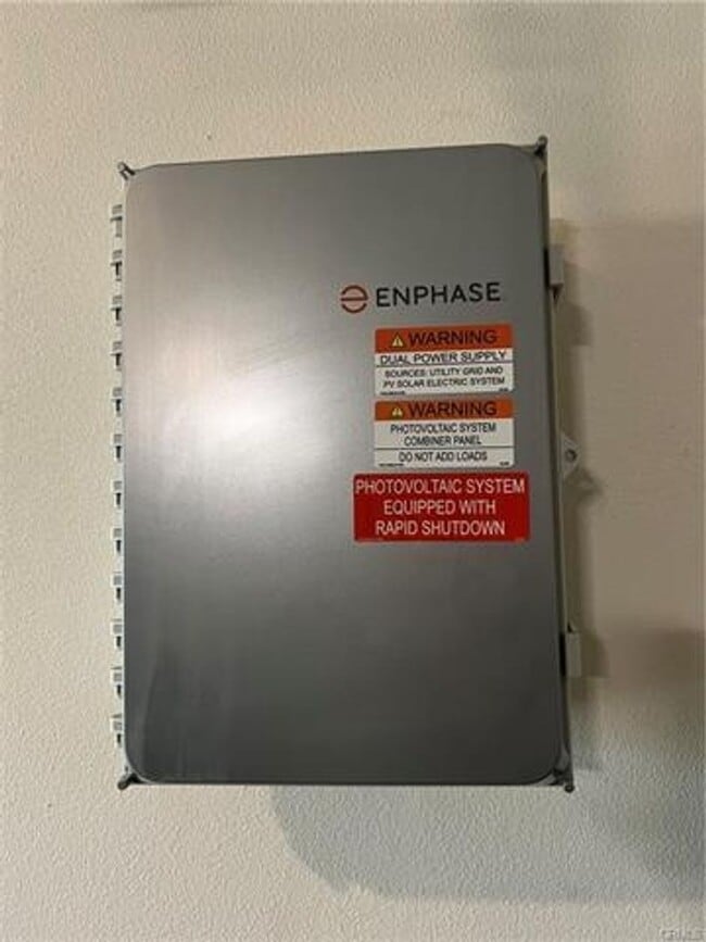 Building Photo - Spacious and beautifully appointed 5-bedroom, 3-bathroom home