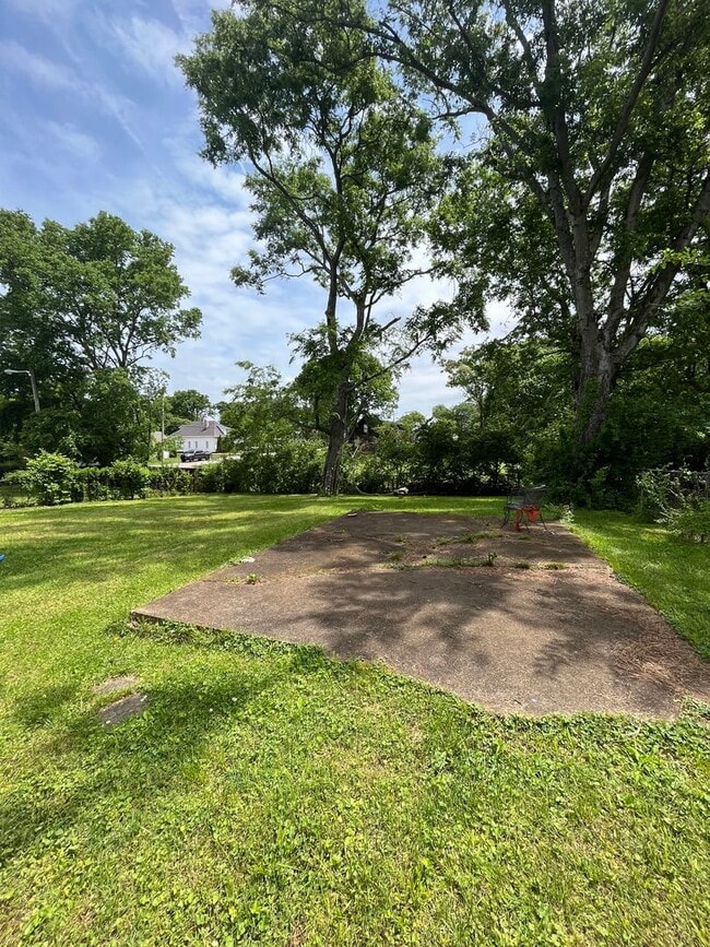 Building Photo - Cute Cottage in Convenient Location off Th...