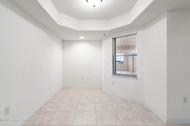 Building Photo - 7048 Sevilla Ct