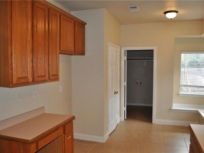 Building Photo - 5028 Enclave Ct