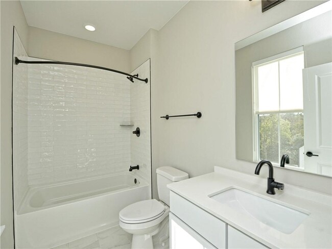 Building Photo - 3809 Valley View Rd